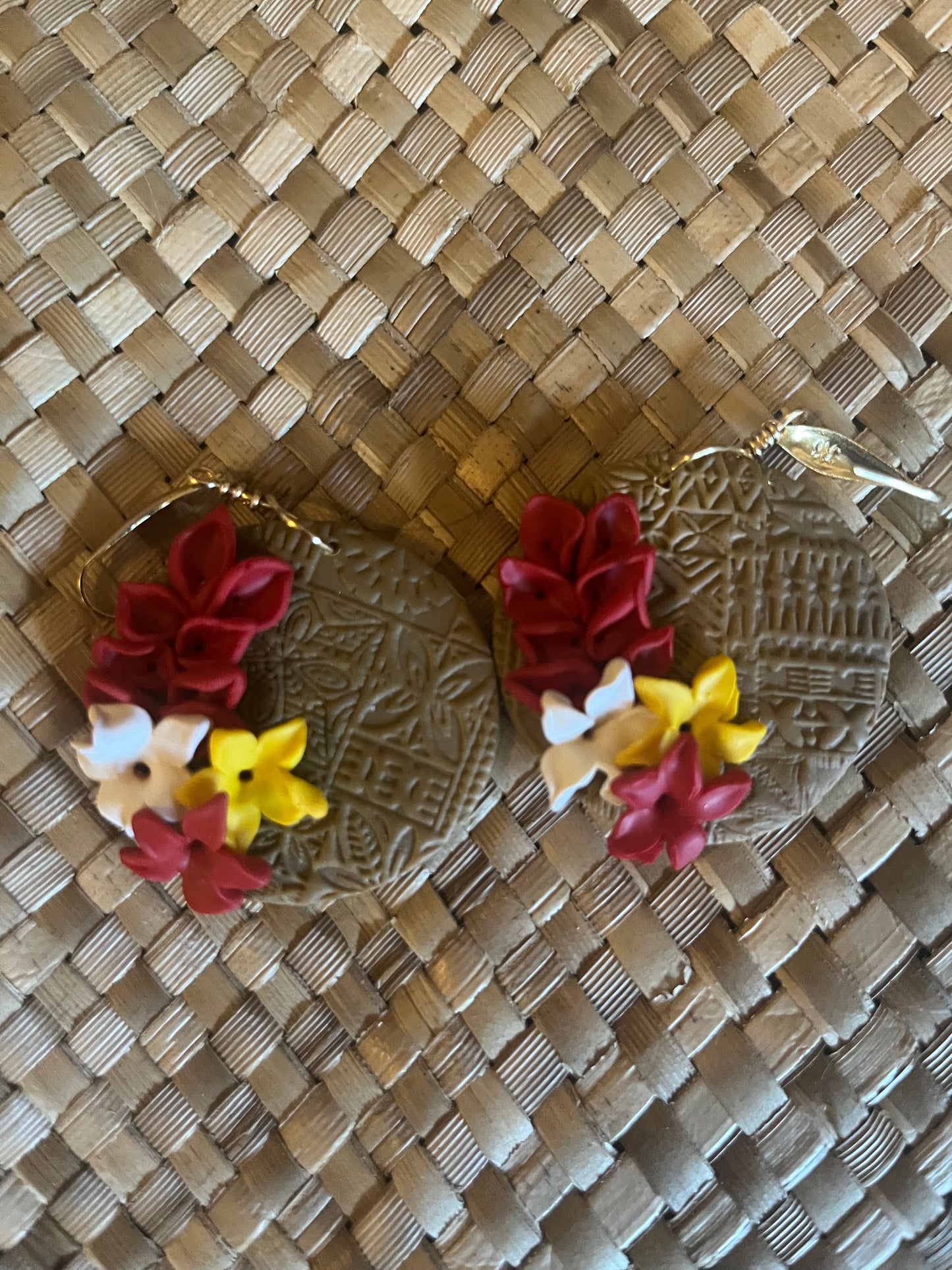 Avapui Pua earrings