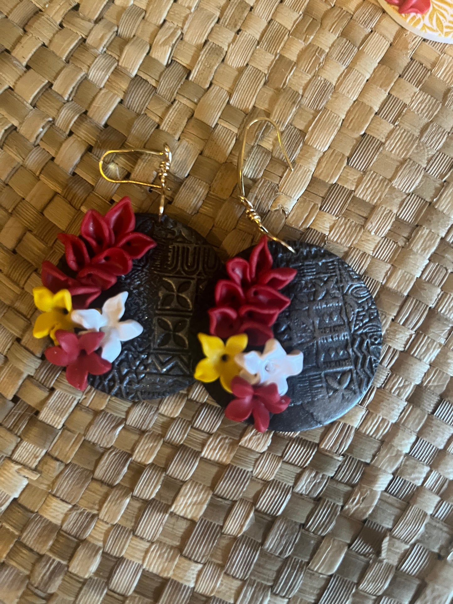 Avapui Pua earrings