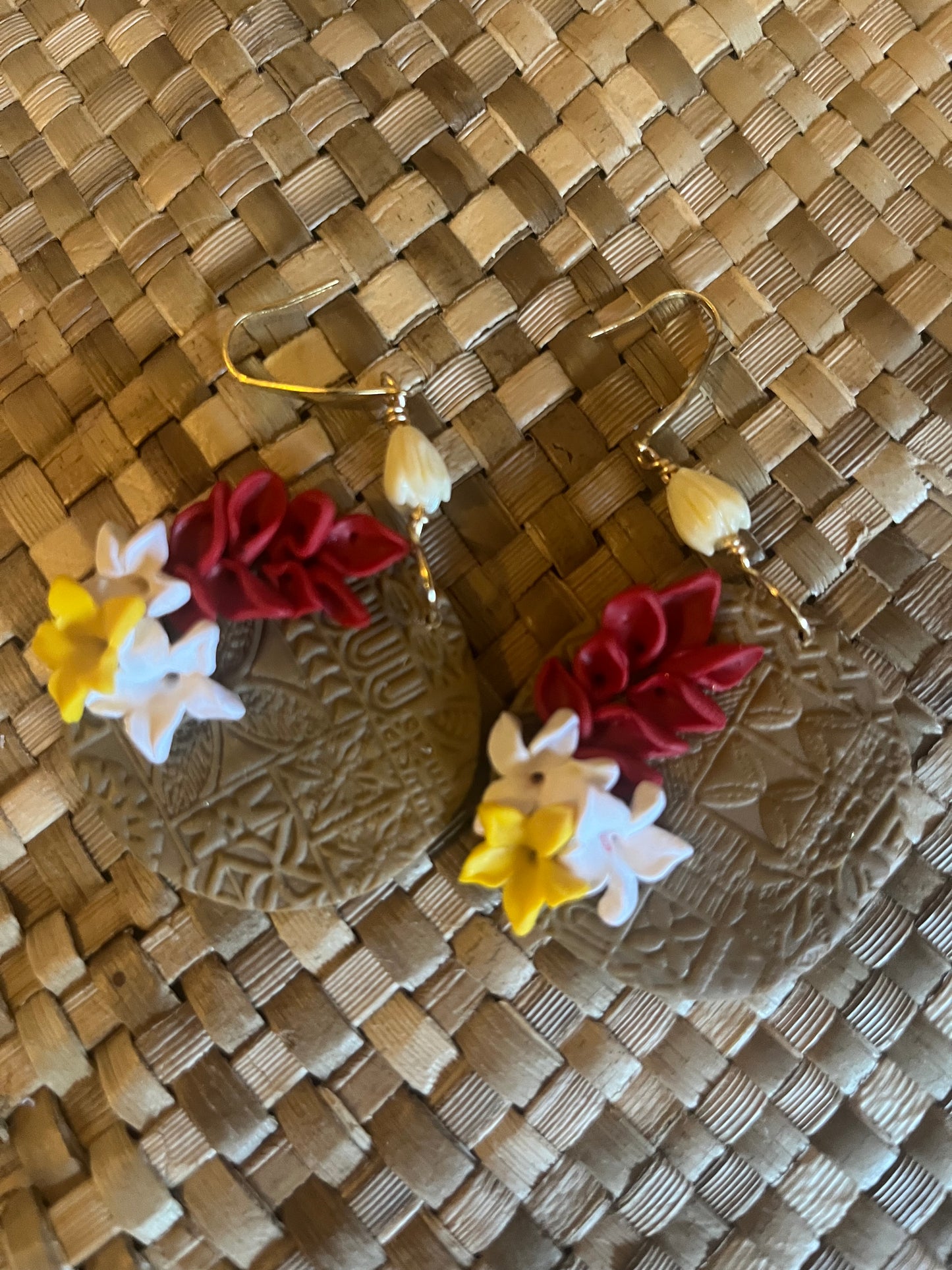 Avapui Pua earrings