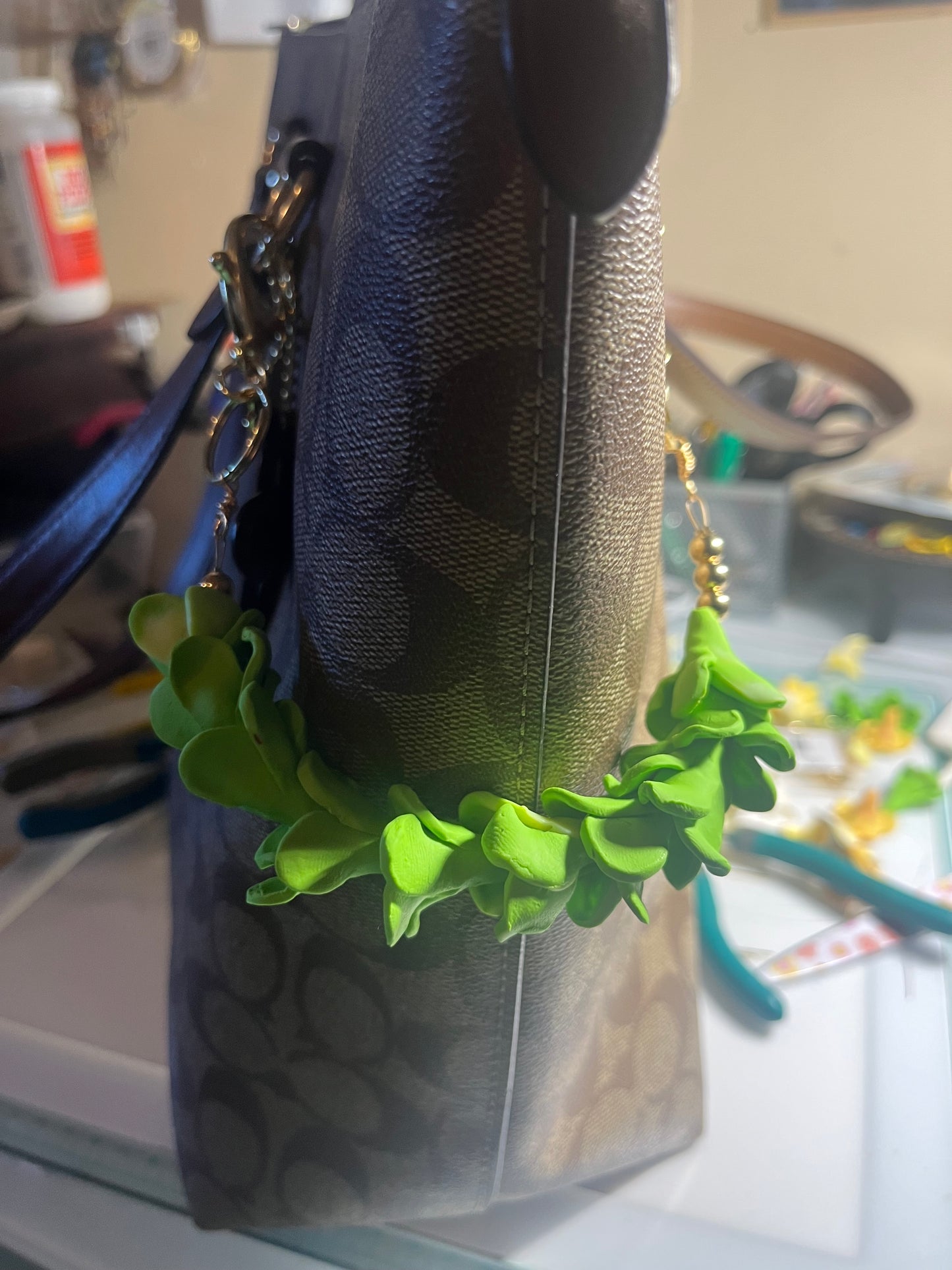 Pakalana purse lei