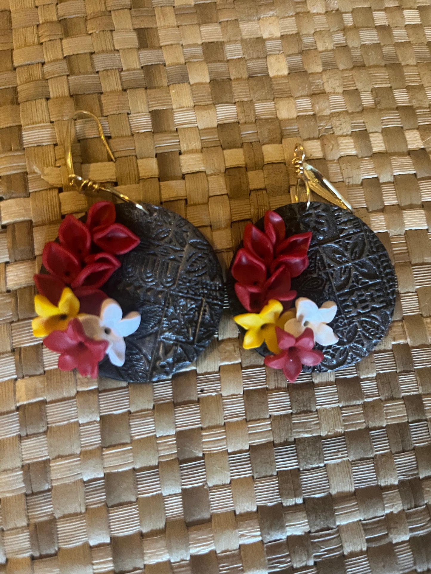 Avapui Pua earrings