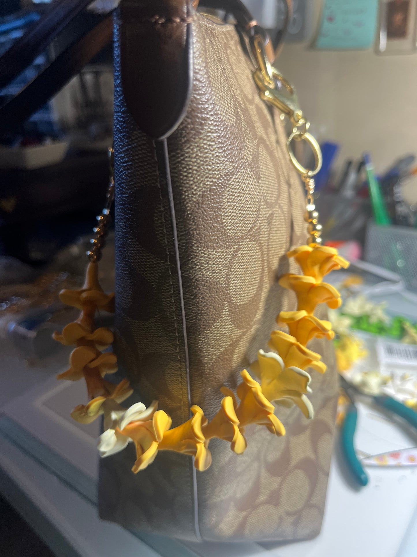 Puakenikeni purse lei