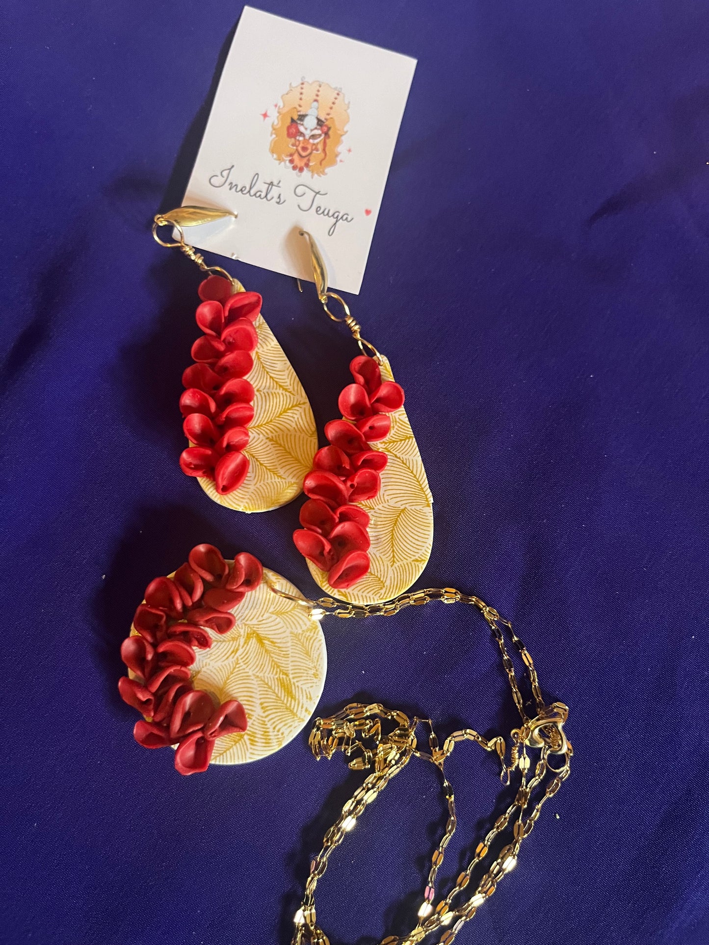 Avapui red and gold set